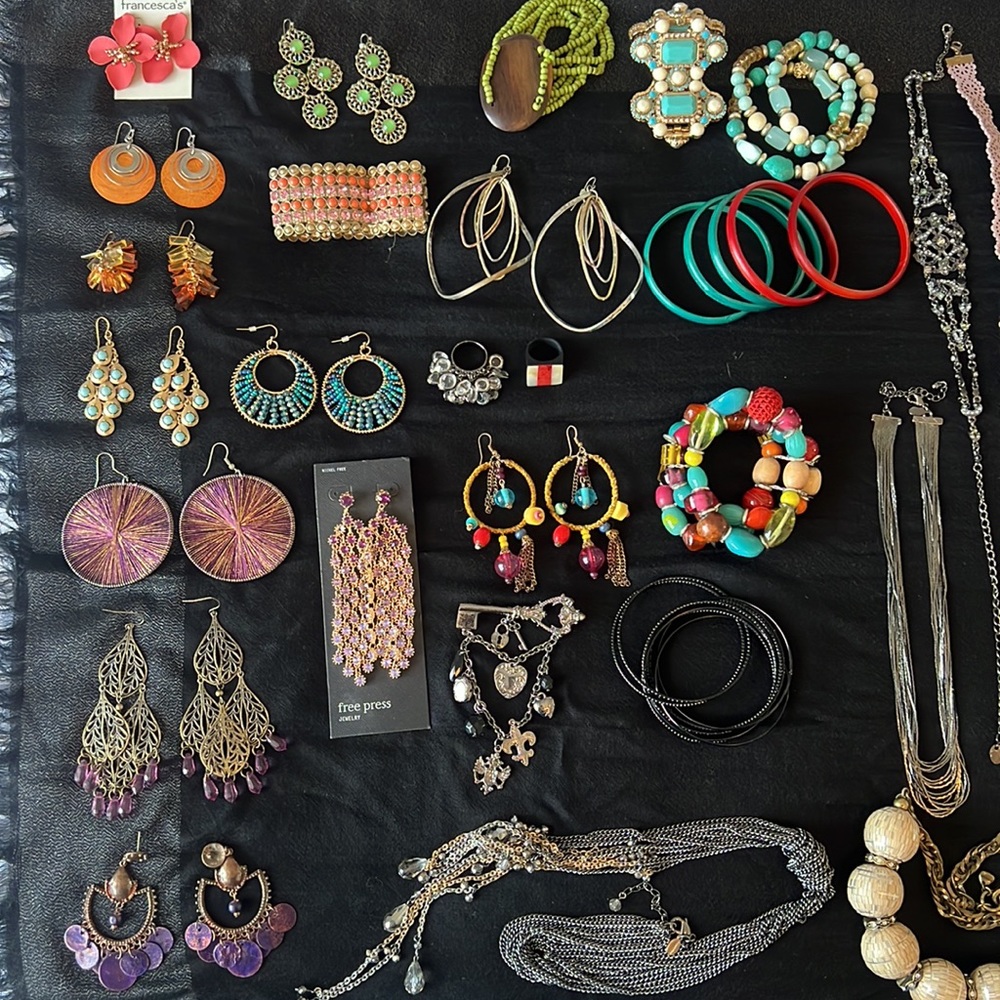 💎 50-Piece Jewelry Bundle 💎